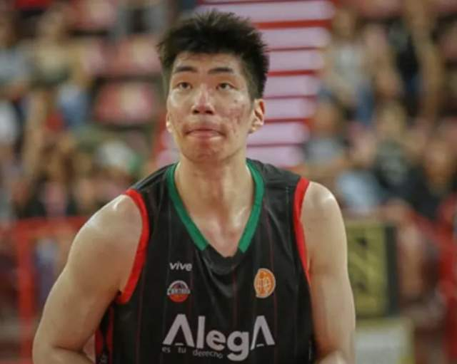 余嘉豪关键球把握不足致败 潜力仍被看好