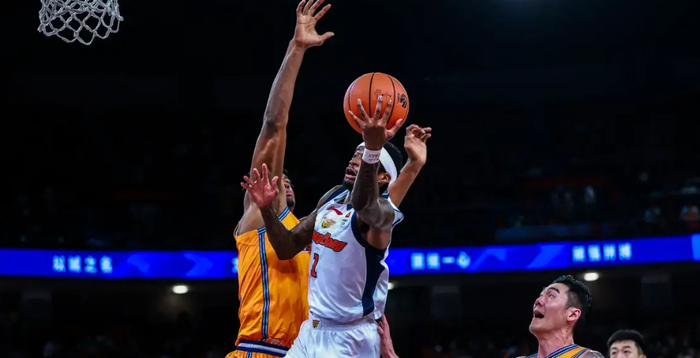 广东男篮客场惨败上海 队员直言尺寸劣势成主因