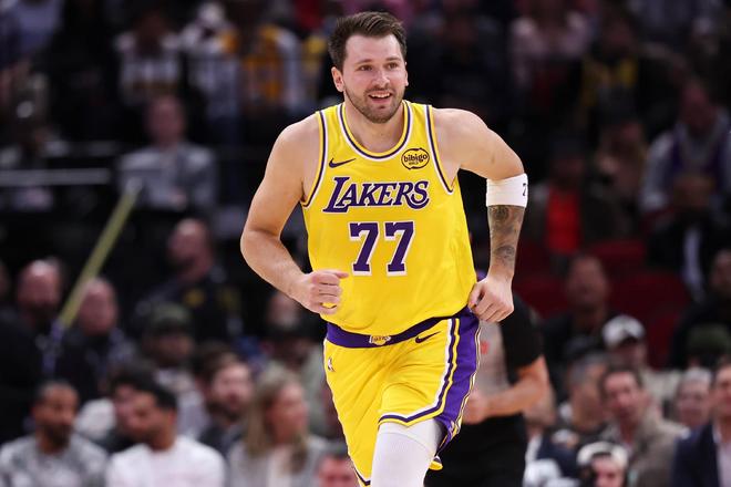 湖人6连胜坐稳西部第三 东契奇詹姆斯联手冲击总