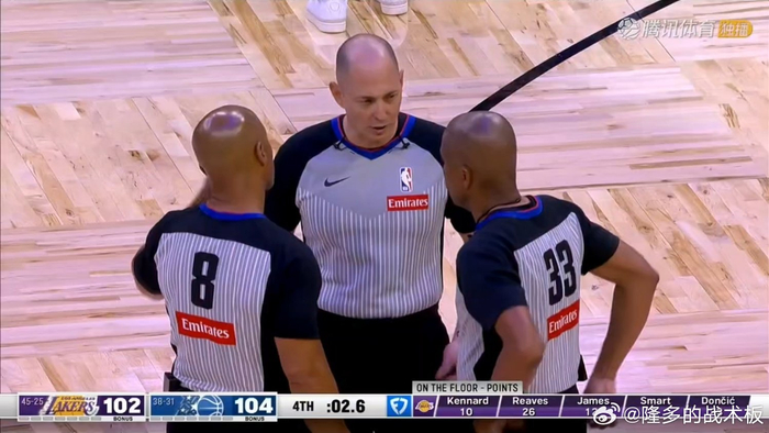 湖人vs魔术主裁判回应技术犯规与球权争议
